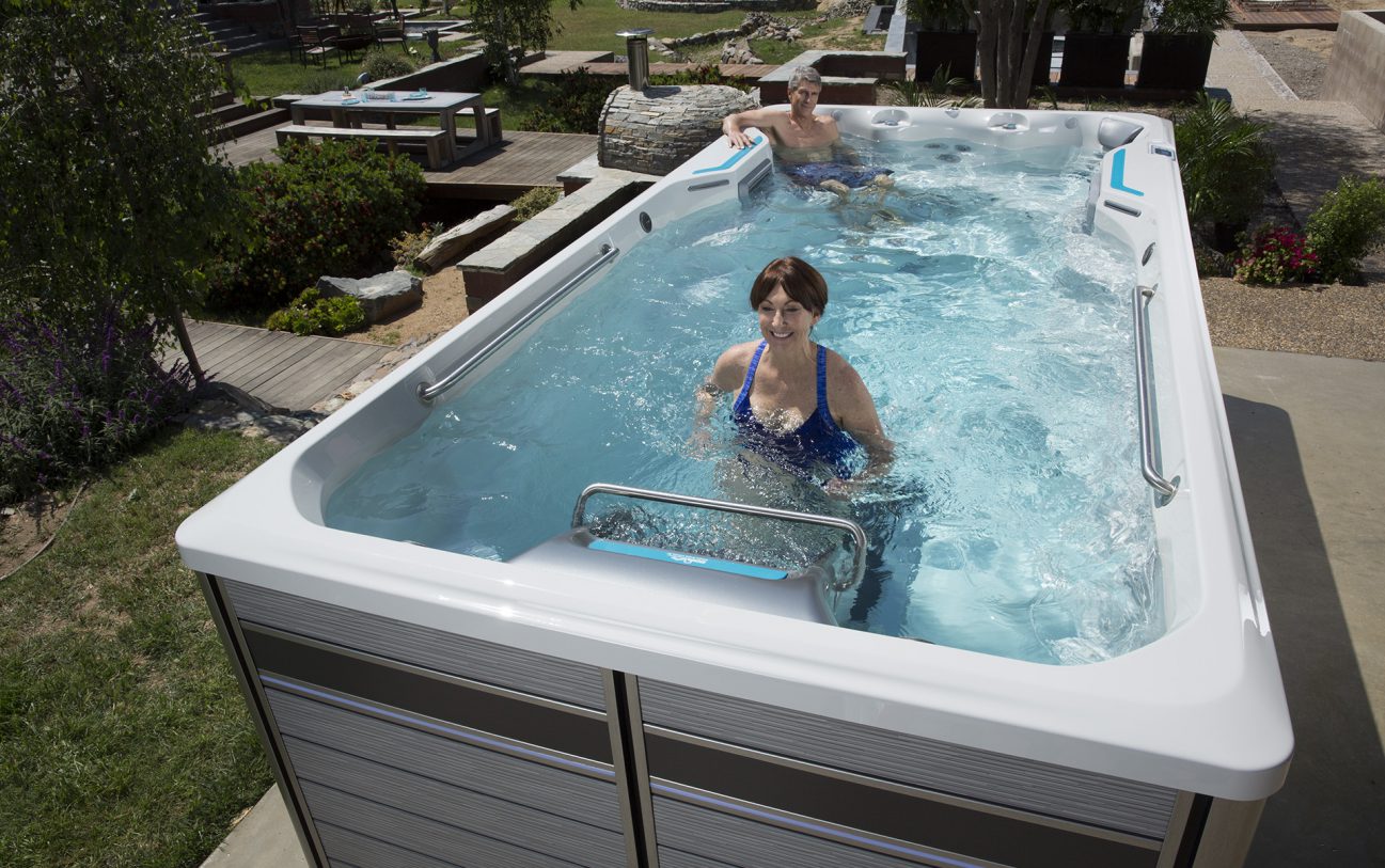 Leichtes und angenehmes laufen wird durch das Endless Pools optional erhältliche Unterwasser Laufband ermöglicht.